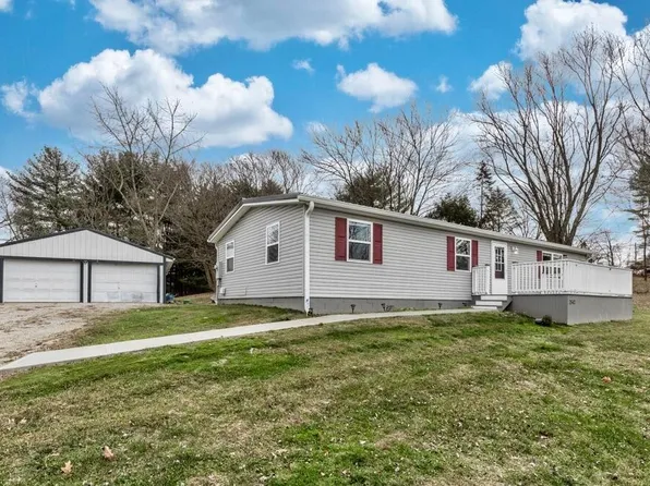 2542 Lake Rd SE, Lancaster, OH 43130