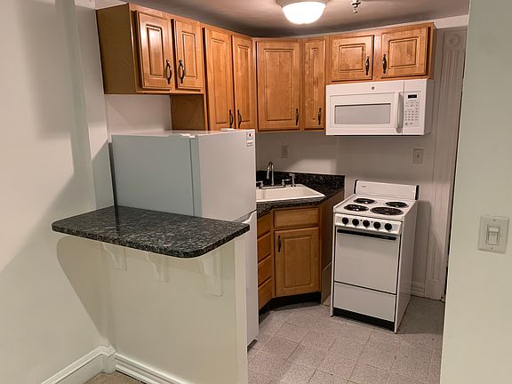 3rd image of 379 Commonwealth Ave APT 2B