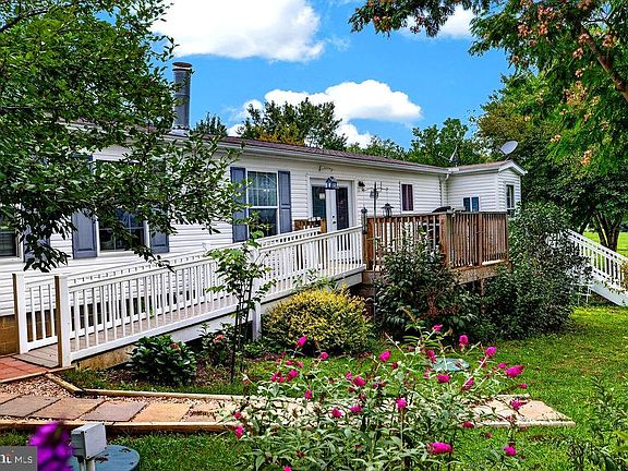 3rd image of 52 Cloverdale Ln