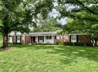 211 Crestview Dr, Parsons, KS 67357