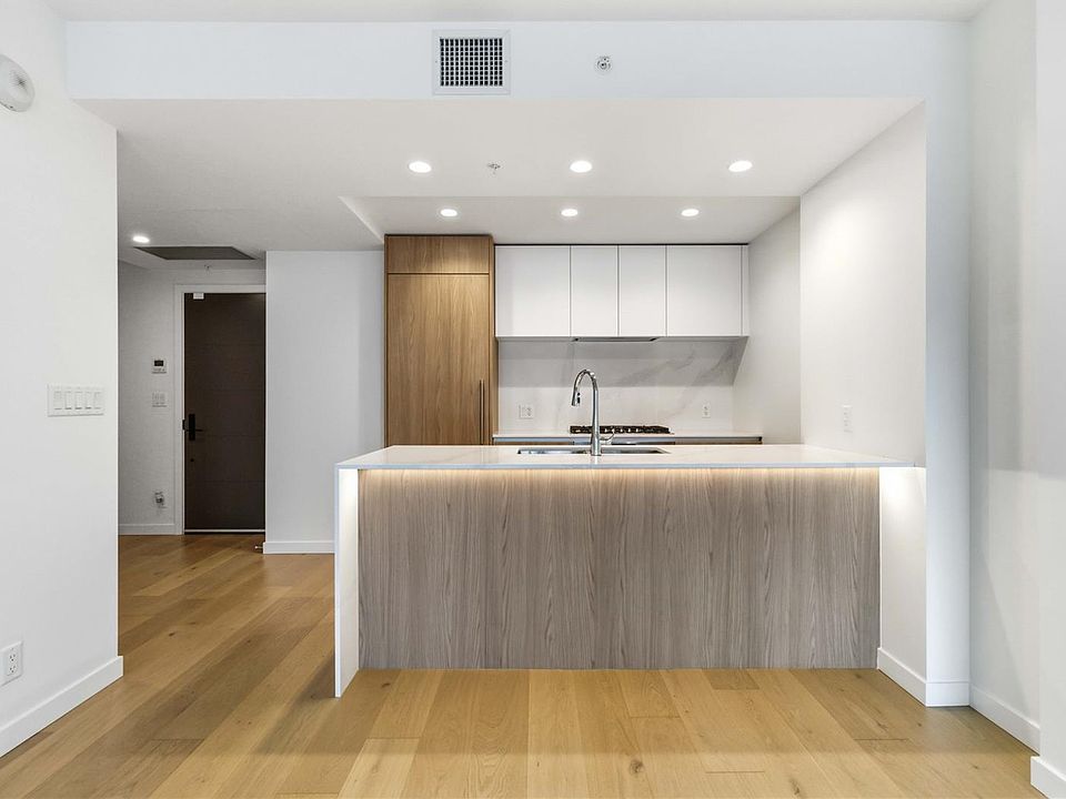 1st image of 2000 Hannington Rd #1013