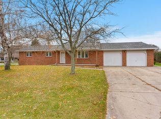 1135 David Ln, Green Bay, WI 54313