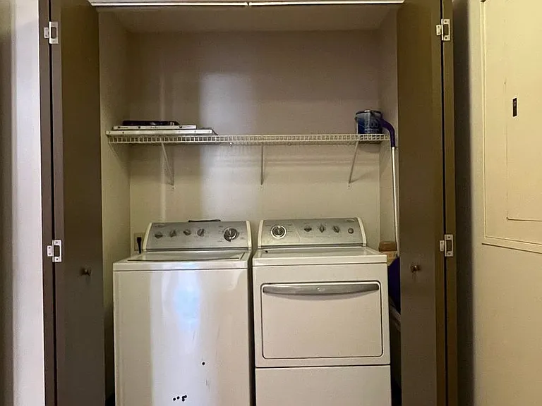 313 Park Central E #302 — Photo 8