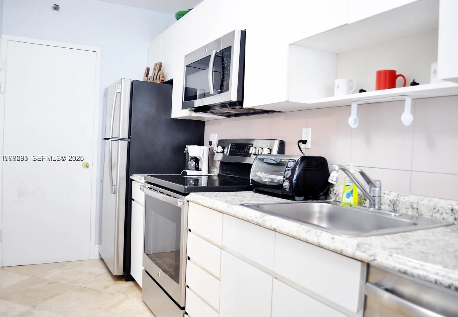 The Decoplage Condo — Photo 3