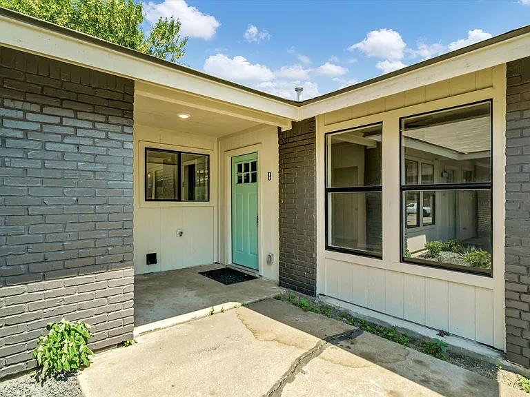 505 Old West Dr #B — Photo 3