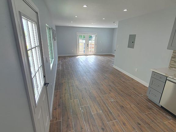 5th image of 5527 Whitsett Ave #5527