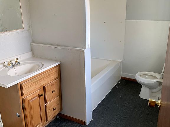 3rd image of 210 Queen St APT 1