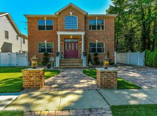 106 Tracy Pl, Hewlett, NY 11557