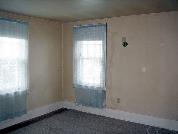 4th image of 133 Colfax St