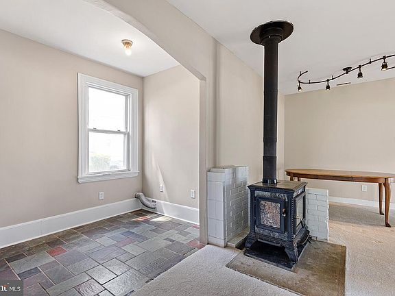 4th image of 2415 Cedar Ave