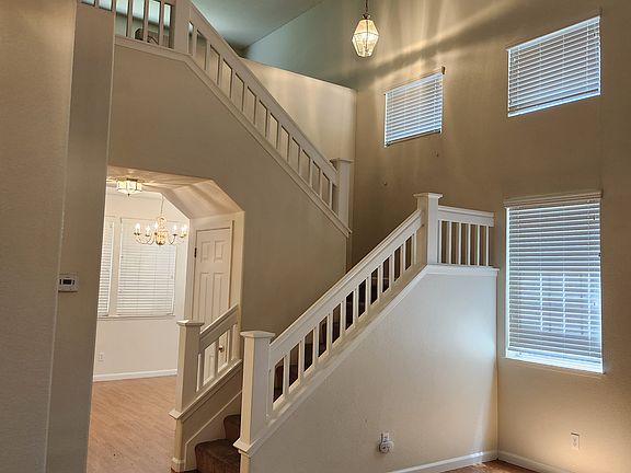 4th image of 65 Elmwood Dr
