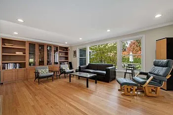 811 Roslyn Ter — Photo 8