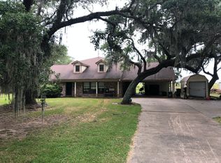 2914 E Lake Rd, West Columbia, TX 77486