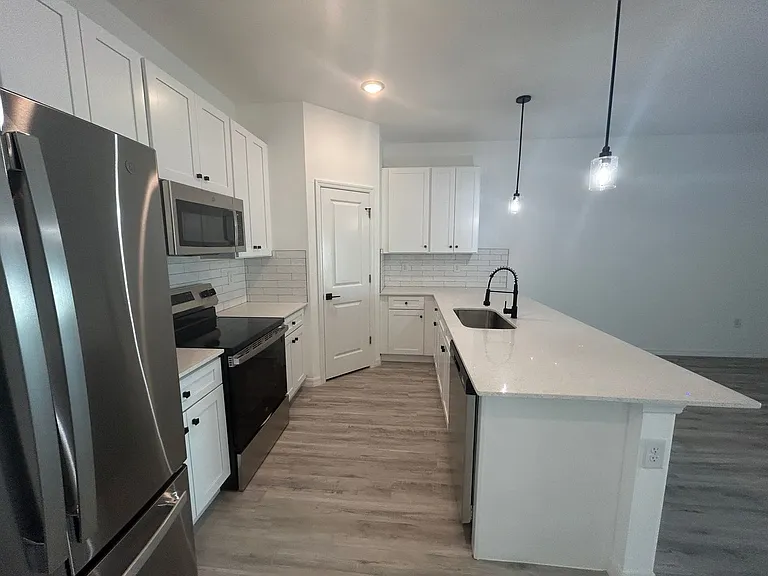 316-318 SE 16 Place — Photo 2