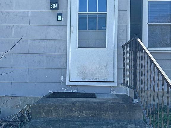 3rd image of 304 W Moore Ave