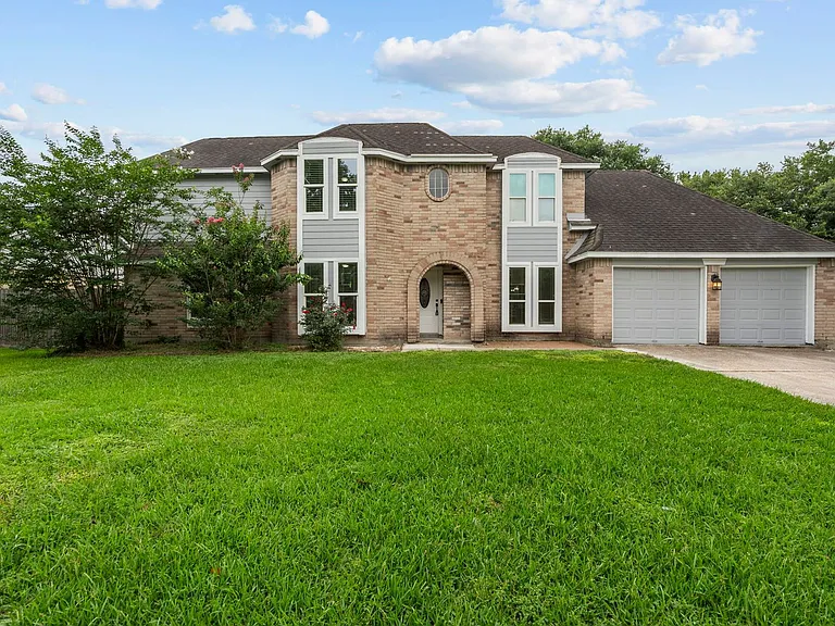1107 Londonderry Ave — Photo 1