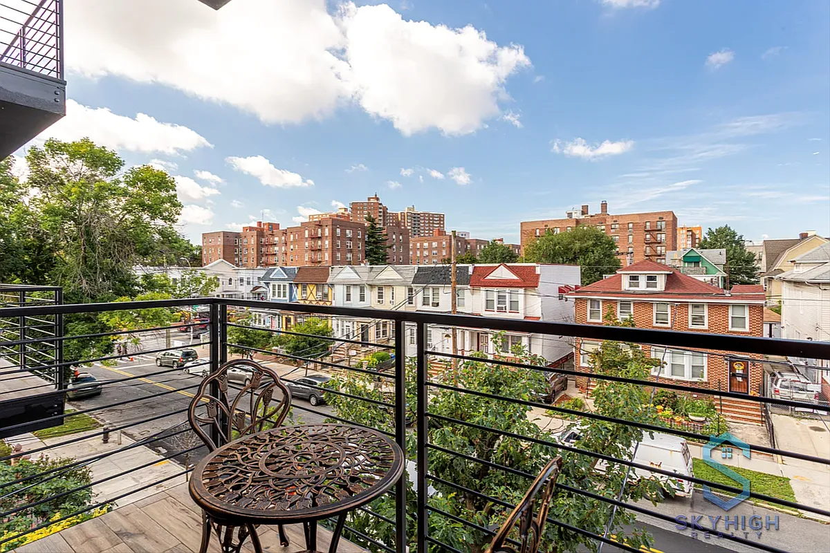 Building Photo - 1665 Brooklyn Ave #3R