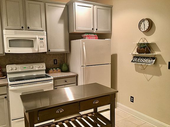 2nd image of 3819 La Vista Cir