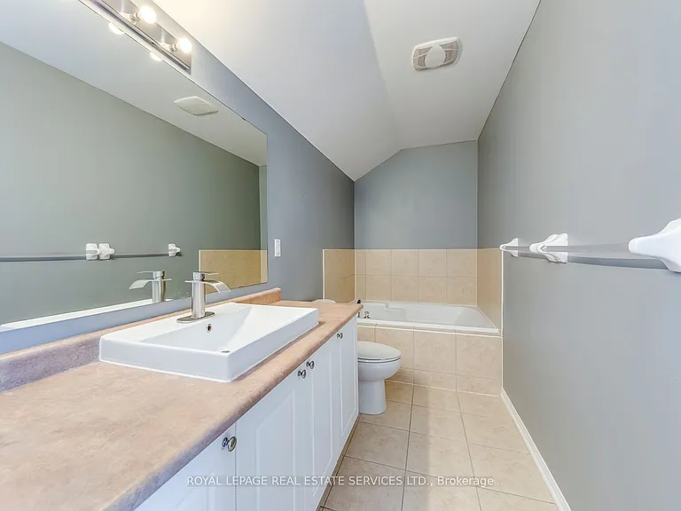 204 Roxton Rd — Photo 33
