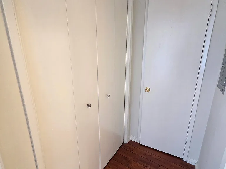 423 S Holt Ave #202 — Photo 8