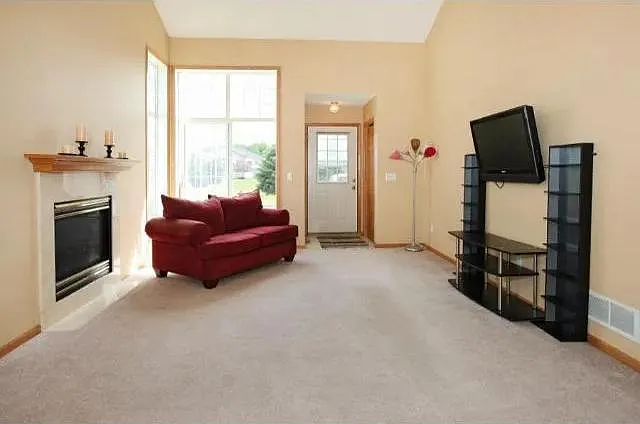 3 bed, 1549 sqft, $2,200 — Photo 4