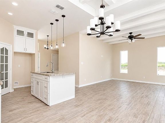 4th image of 1419 W Combes Ave