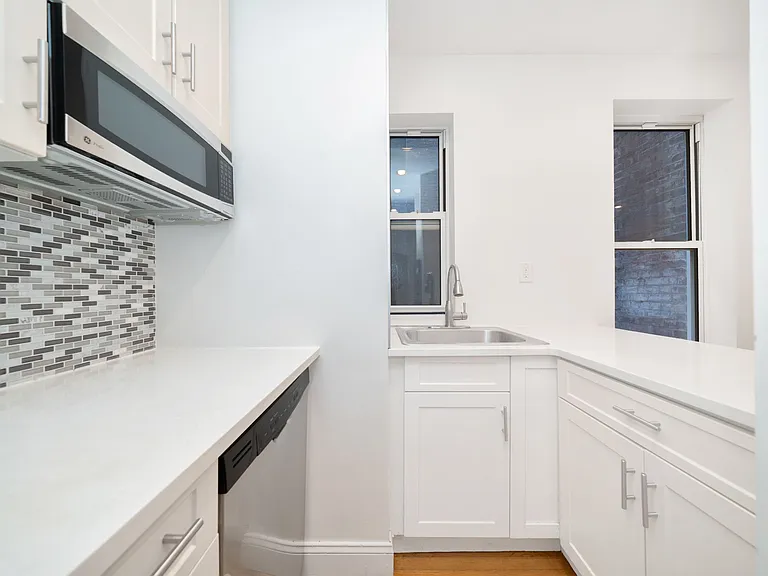 3157 Broadway #16 — Photo 8