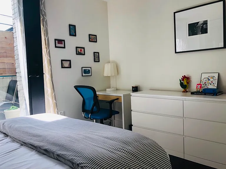 18 Q St NW #1 — Photo 10