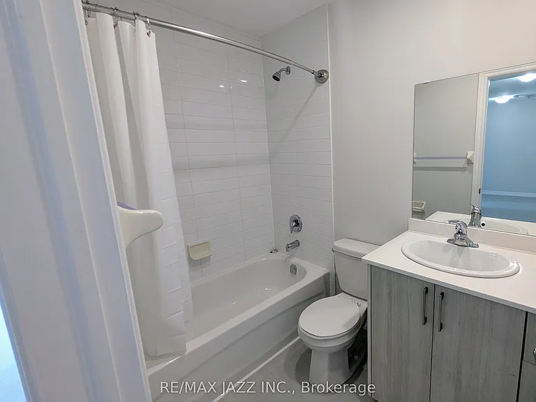 770 King St E #202 — Photo 19