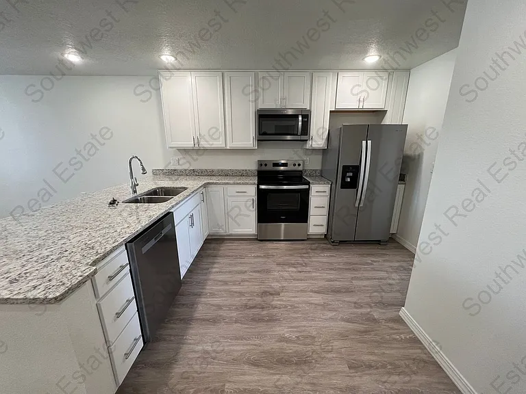 2121 Bobwhite Ct. — Photo 2