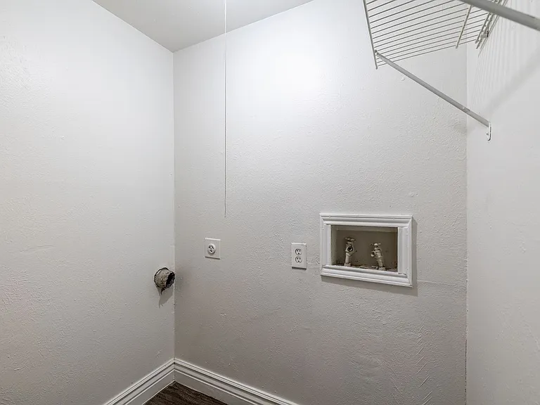 Oakline Apartments — Photo 38