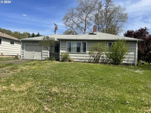 3037 NE Hughes St, Roseburg, OR 97470