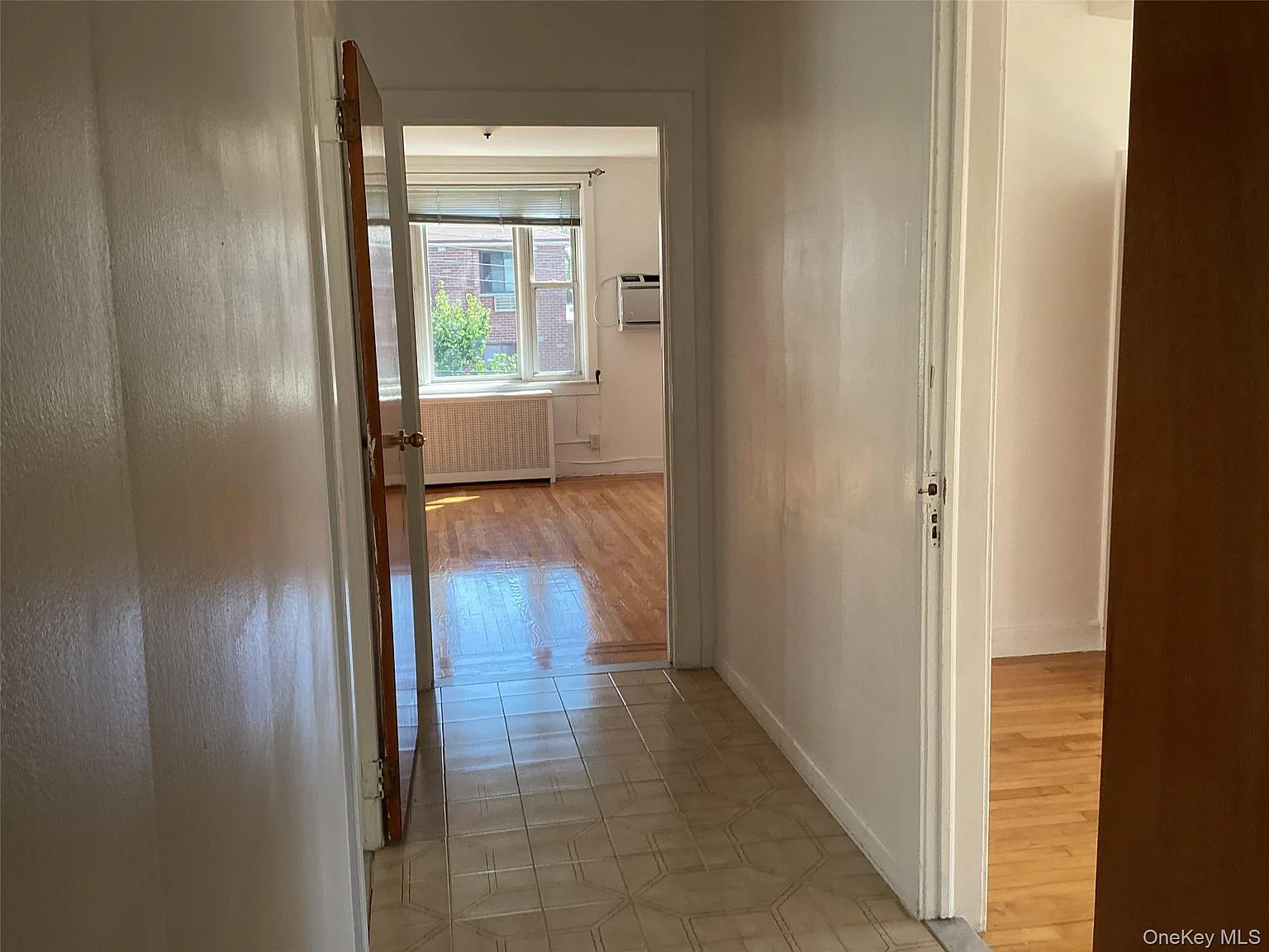 2 bed, 1.0 bath, 2656 sqft, $2,400 — Photo 3