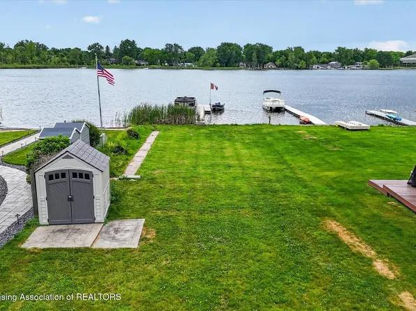 5841 Carlton St, Haslett, MI 48840