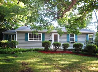 422 Austin Ave, Geneva, IL 60134