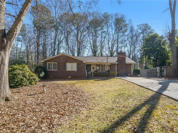 221 Pinetree Cir, Alpharetta, GA 30009