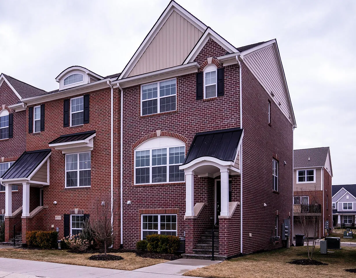 2 bed, 3.5 bath, 2199 sqft, $3,150 — Photo 1