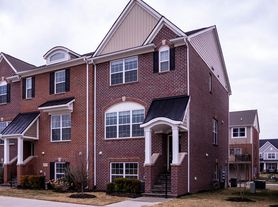 47721 Hillcrest Dr, Northville, MI