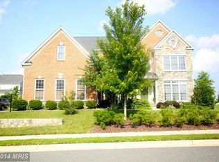 25587 S Village Dr, Chantilly, VA 20152