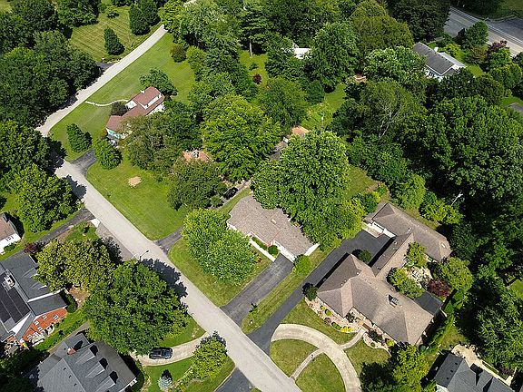 4th image of 444 Pleasantwood Dr