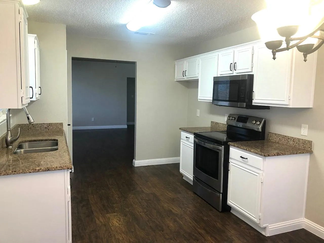 3 bed, 1344 sqft, $2,200 — Photo 2