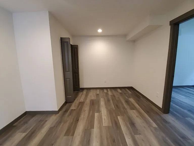 1611 Lakeway Dr — Photo 17