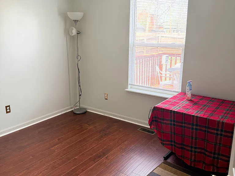 941 E Madison St — Photo 11