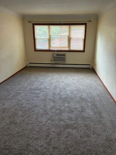 2900 Highcrest Rd N — Photo 2