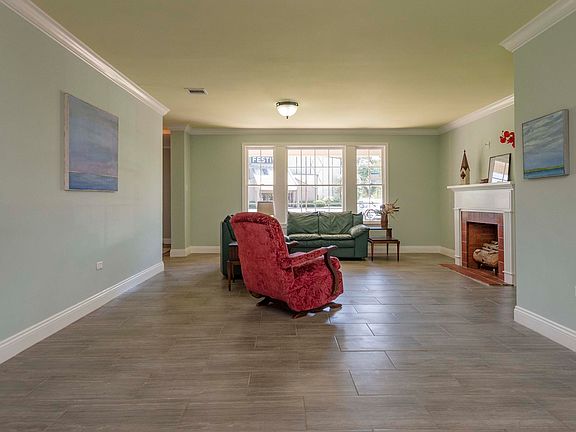 3rd image of 603 Parkview Dr