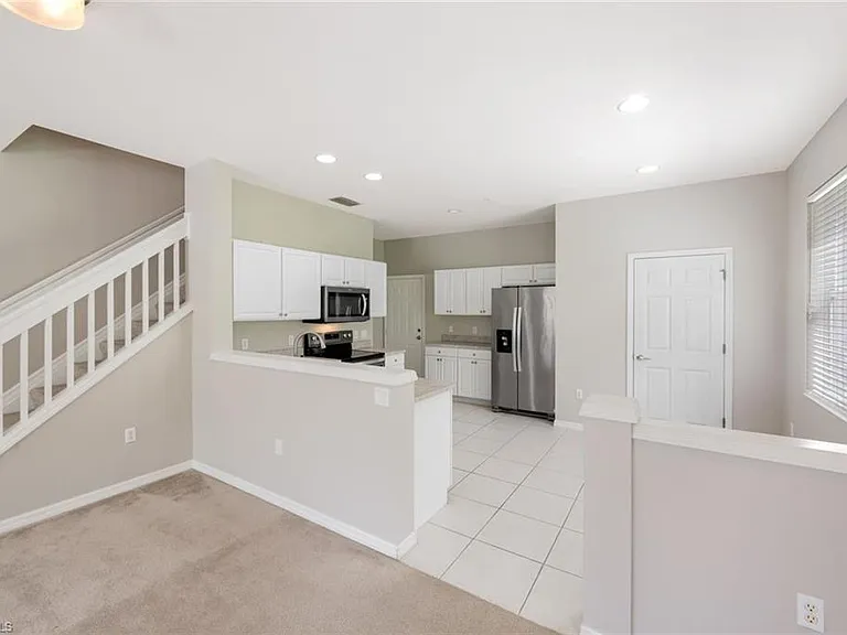 1088 Oxford Ln #48 — Photo 6