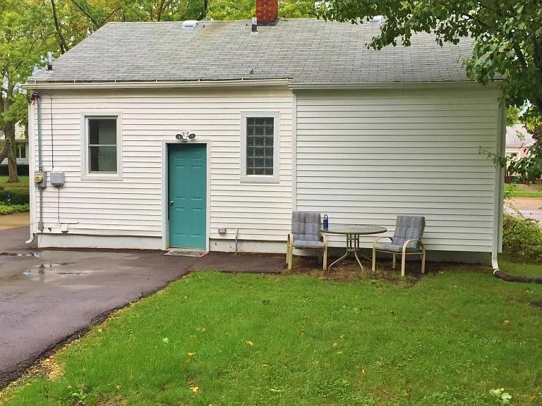1218 Mohawk Ln — Photo 2