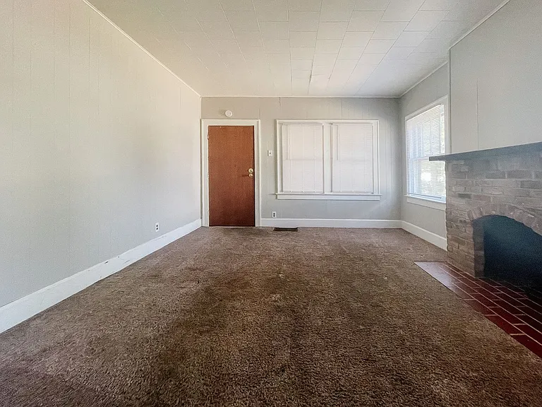 1220 W 1st St — Photo 11