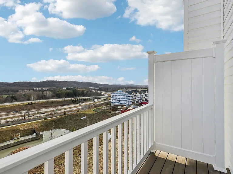 First Floor - 10*4 cantilevered deck with spectacular views