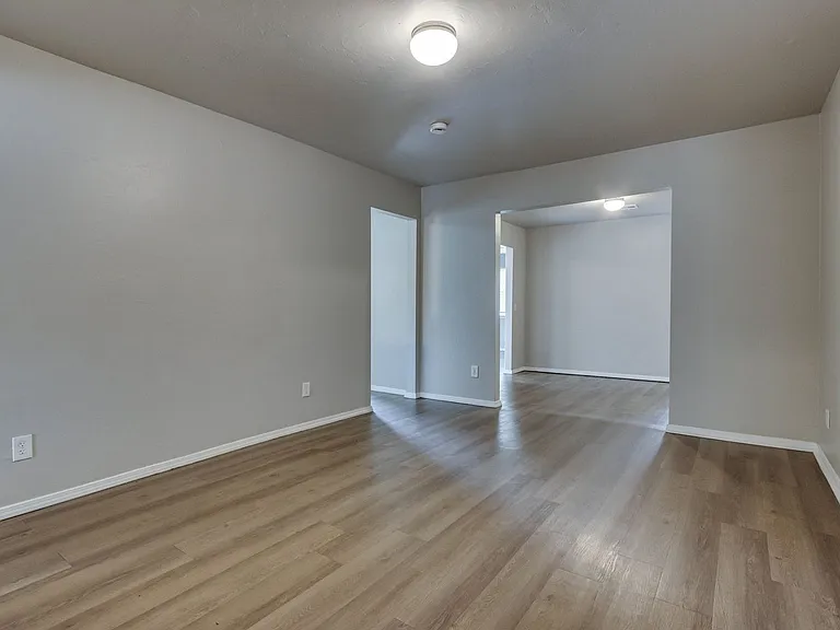 1005 SW 63rd St — Photo 12